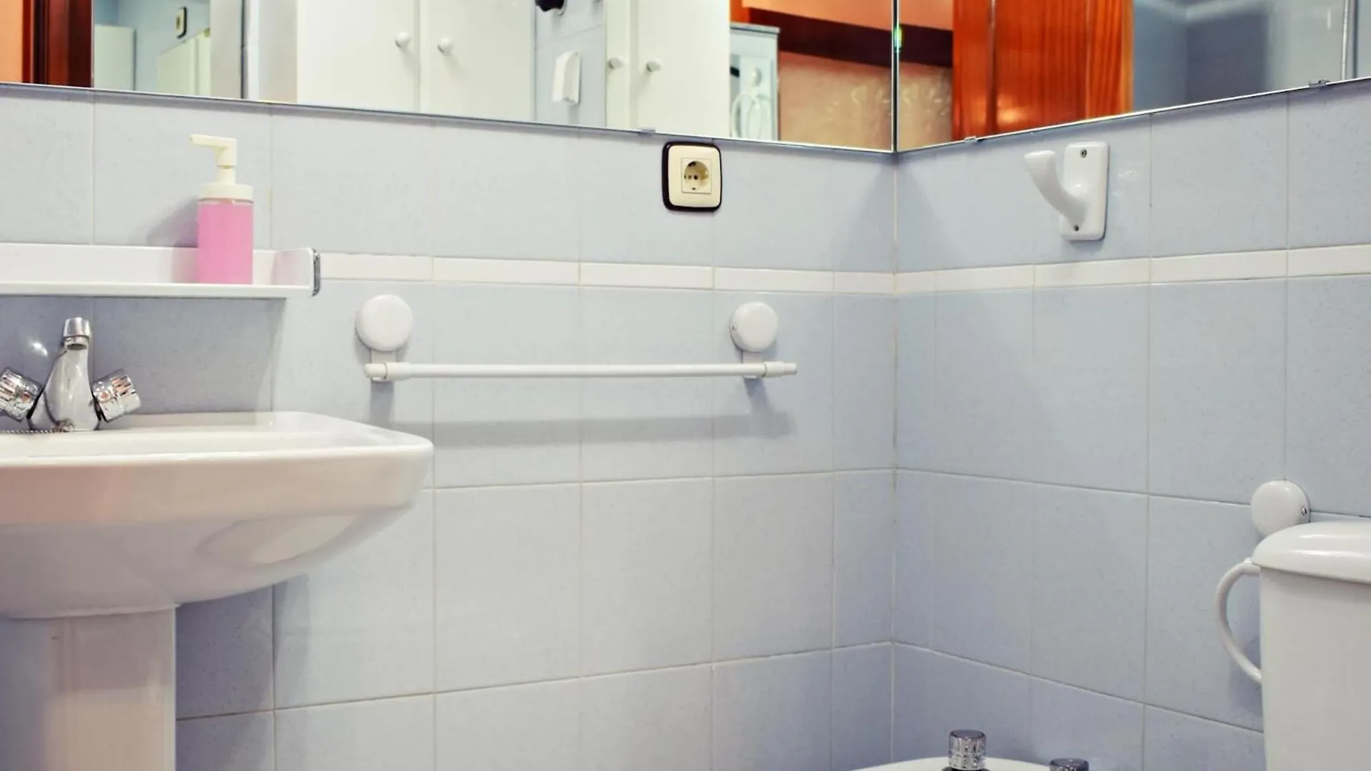 Amplio y luminoso apartamento cerca del centro y la playa con piscina y parking privado Málaga
