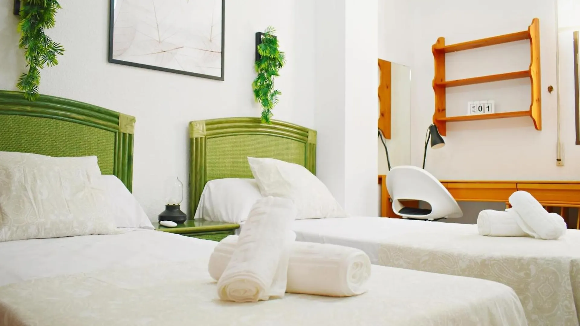 Amplio y luminoso apartamento cerca del centro y la playa con piscina y parking privado Málaga España